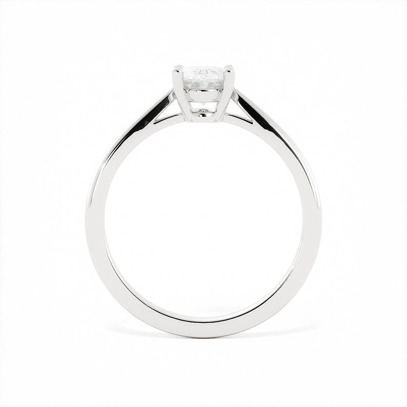 0.82 CT Oval Solitaire G/VS2 Diamond Engagement Ring